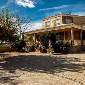 ESTUPENDO CHALET EN SIERRA