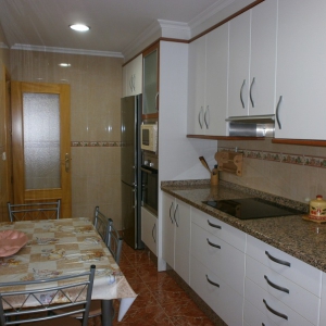 ESTUPENDA CASA ADOSADA EN TOBARRA
